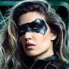 Dinah Drake se představuje na prvním plakátu jako Black Canary