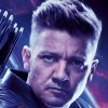 Zmlácený Jeremy Renner by již měl natáčet seriál o Hawkeyovi, co zatím víme?