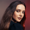 Poslechněte si píseň k seriálu od herečky Katherine Langford