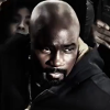 Luke Cage na pohyblivém plakátu jako hrdina Harlemu