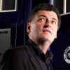 Vrátil se Steven Moffat jako scénárista vánočního speciálu pro rok 2024?