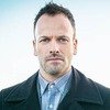 Jonny Lee Miller oznámil zásnuby!