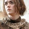 Arya Stark před Domem černé a bílé