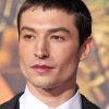 Ezra Miller lítá z jednoho průšvihu do druhého, jak zareaguje Warner Brothers?