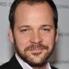 Do nového Batmana míří i Peter Sarsgaard