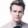 Jonathan Groff: Patrick se snaží zlomit své stereotypy