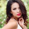 5 faktů o Janel Parrish, které jste pravděpodobně nevěděli