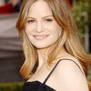 Emily matka je Jennifer Jason Leigh