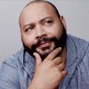 Colton Dunn: Nechápal jsem, proč se mám učit fyziku, chtěl jsem dělat jen komedii