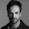 Premiéra Johna Majora si zahraje Jonny Lee Miller