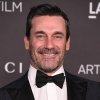 Ke třetí řadě se přidává herec Jon Hamm