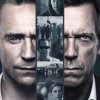 Hra začíná: V novince The Night Manager proti sobě stanou Tom Hiddleston a Hugh Laurie