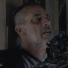 Negan očekává svou odměnu, zatímco Beta začíná zuřit